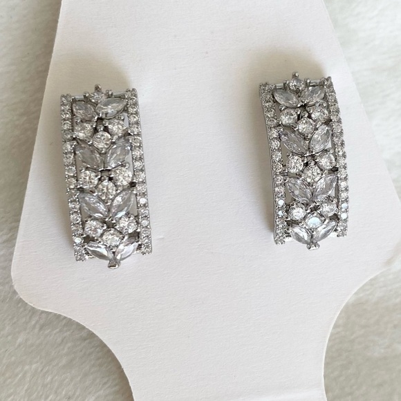 Jewelry - Silver Diamond Dangle Earrings Bridal wedding New